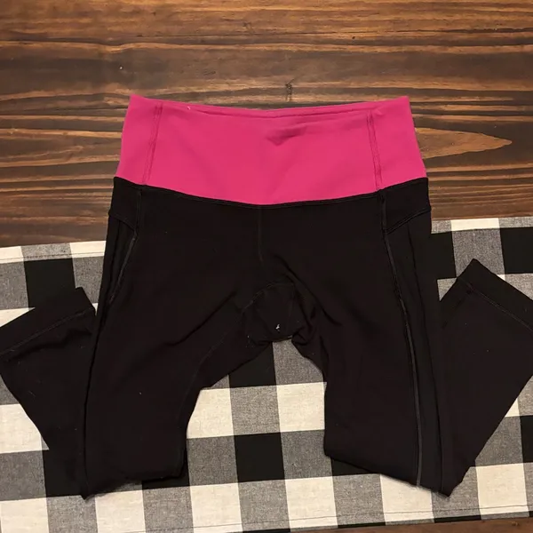 Lululemon crop Pink Black Leggings 4 - Image 2