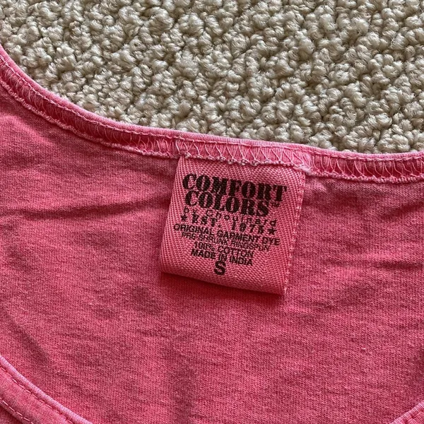Comfort Colors Chickadees Chi Kappa Phi Pink Salmon Tank Top Size Small Like New - Image 3