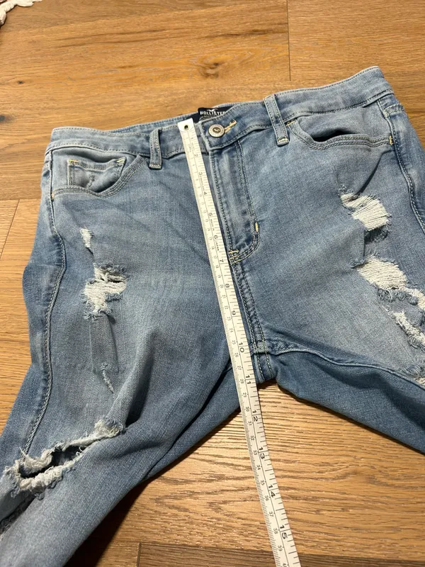 Hollister Size 28 ripped skinny jeans - Image 11