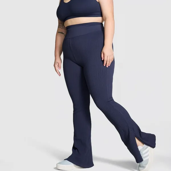 PINK
SOFT‎ SEAMLESS CABLE FLARE LEGGINGS - Image 3