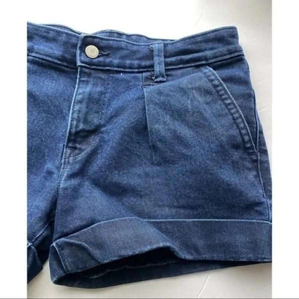 Gap • Navy Blue Pleated Cuff Shorts - Image 2