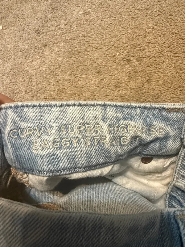American Eagle Light Wash Curvy Super High Rise Baggy Straight Jeans Size‎ 4 - Image 5