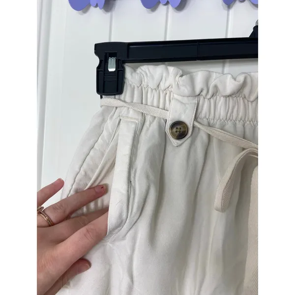 EUC American Eagle women's cream elastic stretch waist‎ belted casual shorts M - Image 4