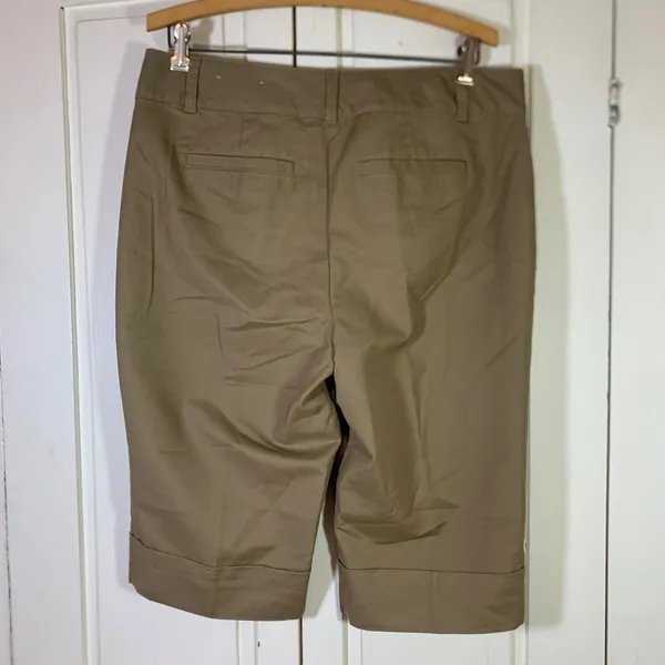 Ann Taylor Curvy Khaki Bermuda Shorts Tan Cuffed Stretch Cotton Size 10 Preppy - Image 2