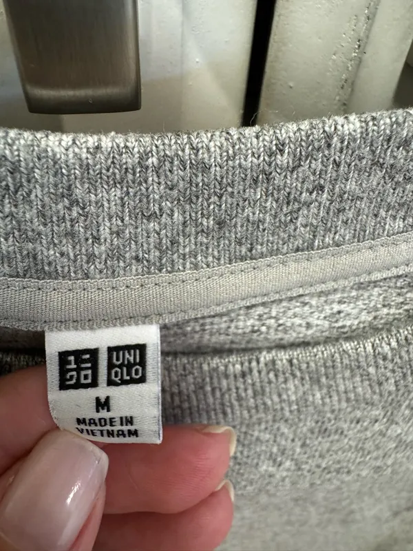 Uniqlo Gray Crewneck Sweatshirt - Image 3
