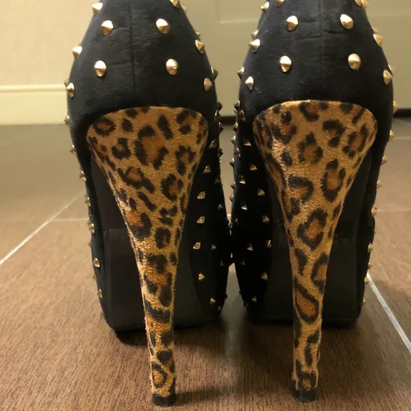 Size 8.5 beautiful platform heels Black - Image 5