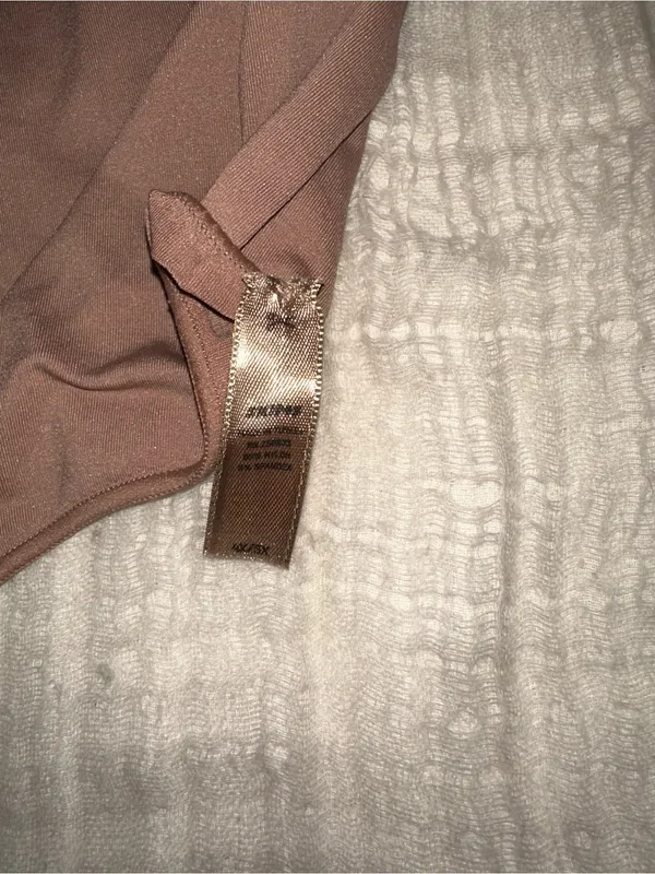 Skims Kim Kardashian Essentials Scoop Neck Long Sleeve Bodysuit size 4X/5X - Image 4