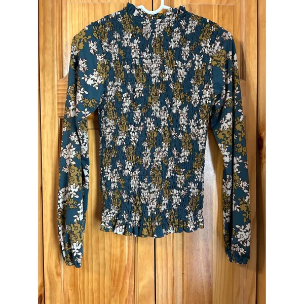 Gimmicks By Buckle Women's‎ S Pine Multi Floral Smocked Blouse Button Down NWT - Image 2