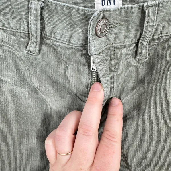 Gap Women's Size 10 Corduroy Shorts Olive Green Raw‎ Hem Casual Summer Essential - Image 4