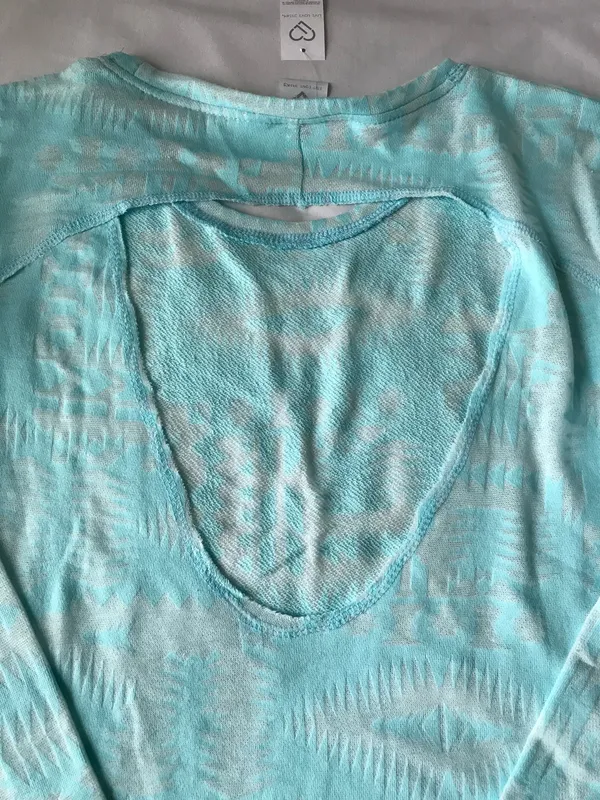 Aeropostale Blue Tribal Print Long Sleeve Shirt With Open Back - Image 5