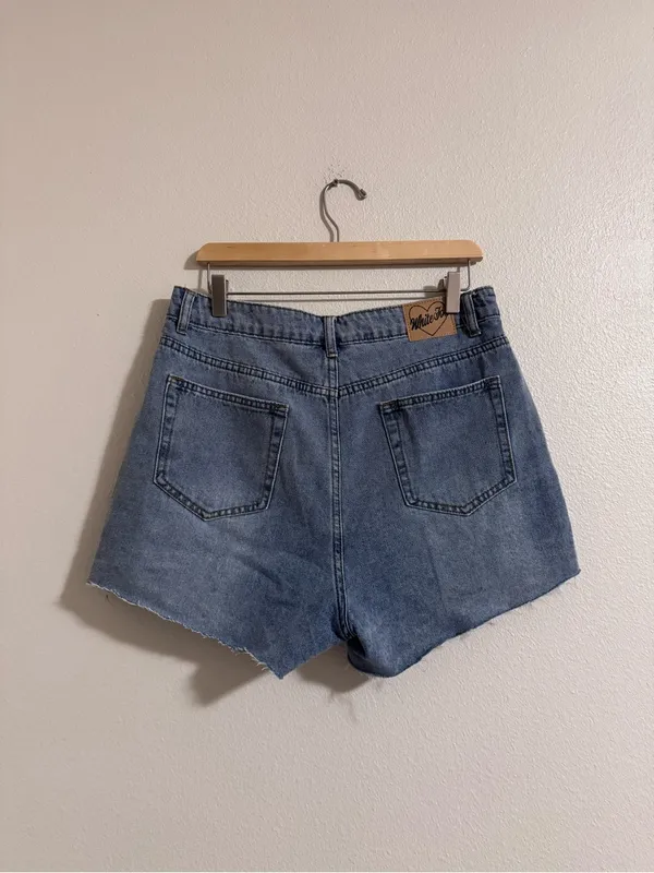 White fox Casual Washed Blue Denim Cutoff Shorts - Image 3