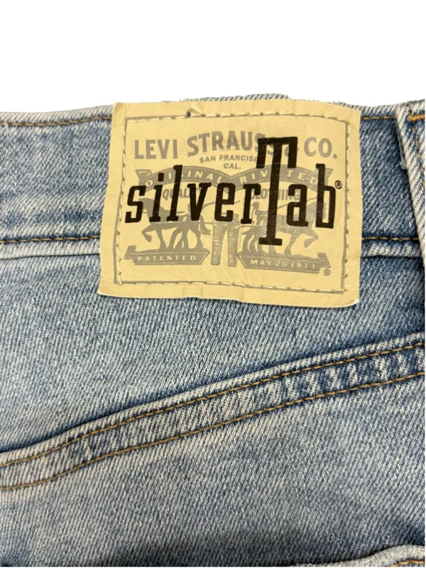 Levi’s SilverTab Mom Jeans Women’s W26 L27 Light Wash Distressed‎ High Rise - Image 6