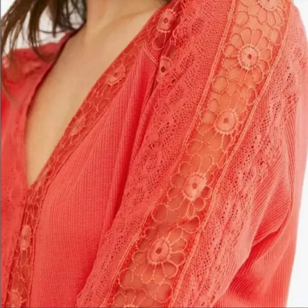 Free people Lola crimson red‎ lace embroidered floral top sz M - Image 2