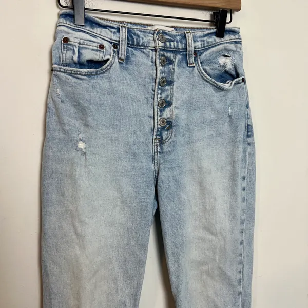 ABERCROMBIE- Ultra High Rise Ankle Straight Curve Love Button Fly Raw Hem Light - Image 3