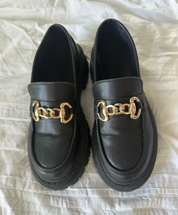 Shoes Size 6.5 - Image 2