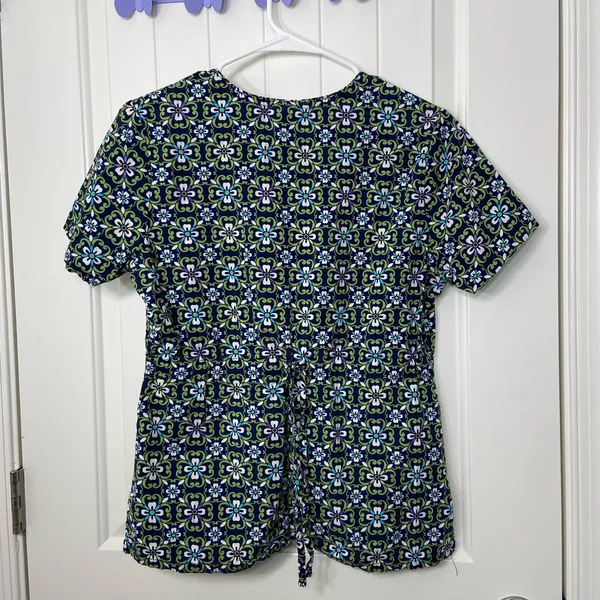 EUC SB Scrubs women’s green navy floral print v-neck‎ tie back pocket scrub top - Image 6