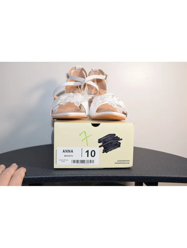 NIB J. Adams "Anna" White Block Heel Sandals Size 10 – Floral Lace Wedding Shoes - Image 2