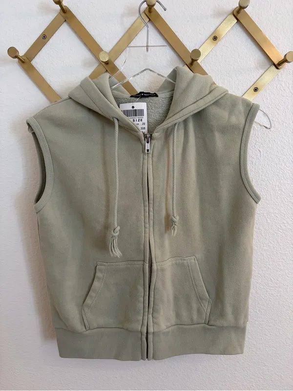 NWT Brandy Melville Light Sage Sleeveless Zip Hoodie Vest XS Small - Image 7