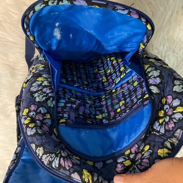 Vera Bradley Big Backpack outside condition excellent but inside have one rip - Image 9