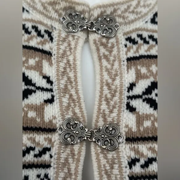Croft & Barrow Cream Beige Black Nordic Pattern Metal Clasp Closure Sweater Sz L - Image 6