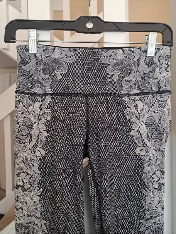 Lululemon Wunder Under Black & White Lace Nulux Leggings size 8 Excellent - Image 2