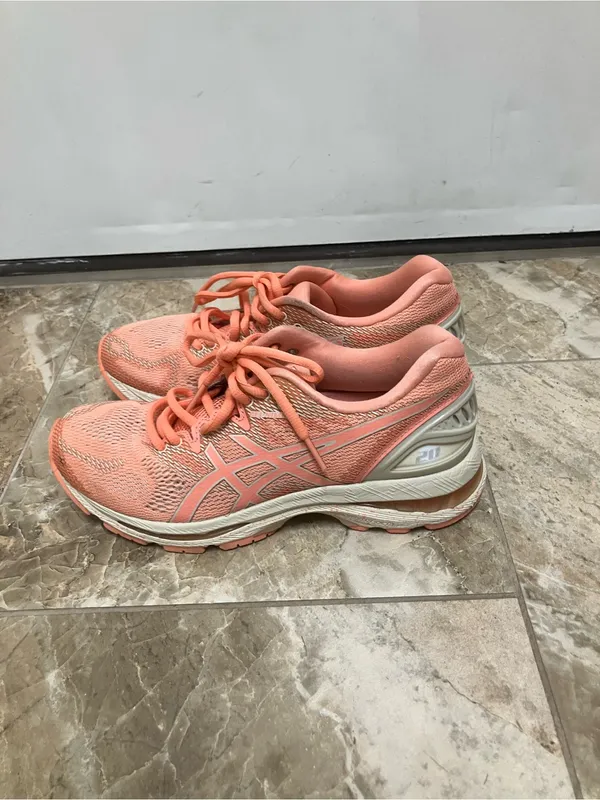 Asics Running Shoes Gel- Nimbus 20 Sakura pack Size 6.5 US - Image 3
