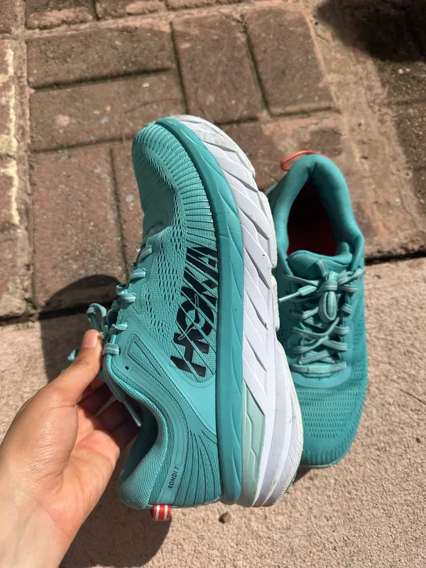 Hoka Bondi 7 turquoise and white Women’s 9 - Image 4