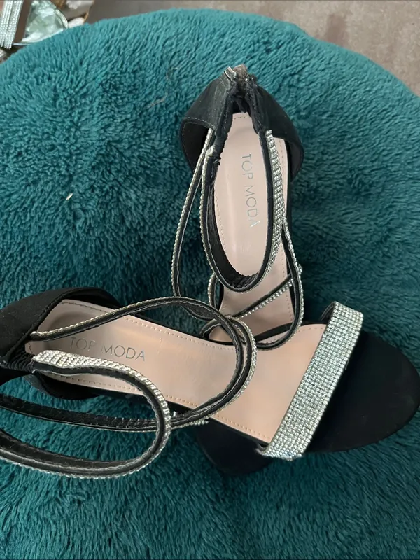 TOP Moda Black Heeled Sandals with Silver Rhinestone Straps - Image 5