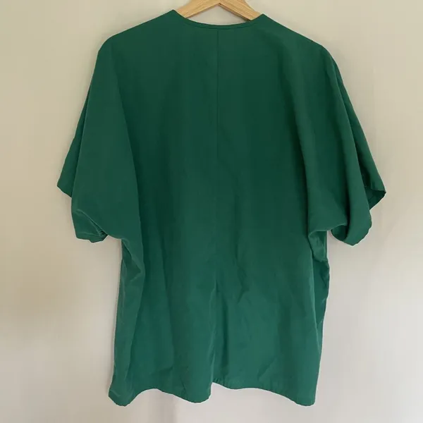 NFL nurse sz L gophers scrubs green‎ short sleeved top v-neck lightweight - Image 6