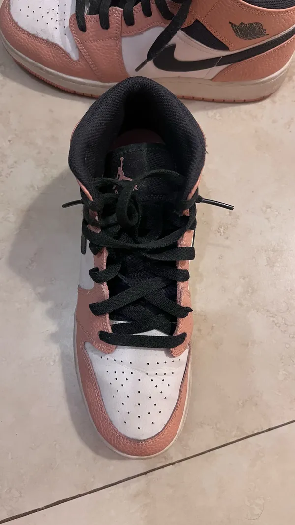 Nike Jordan Pink Air Jordans - Image 3