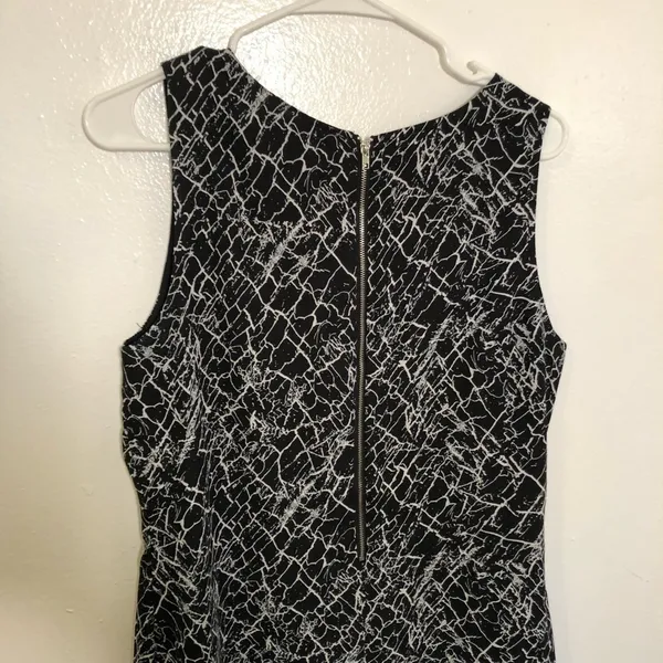 Kenar Womens Size 10 Sleeveless A-Line Shift Dress Black Gray Electrical Pattern - Image 5