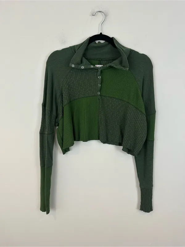 Urban Outfitters BDG Tabby Thermal Henley Cropped Top Green Size Medium - Image 2