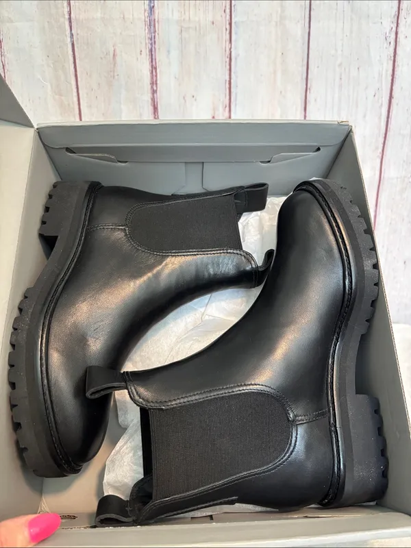 NIB Everlane The Lug Chelsea Boot - Image 6