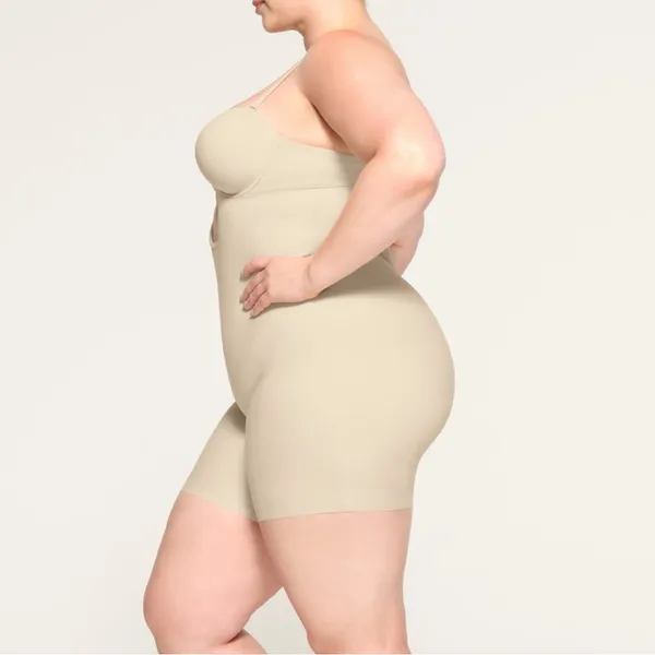 Skims Deep Plunge Shapewear Mid Thigh Bodysuit in Sand Size S - Image 4