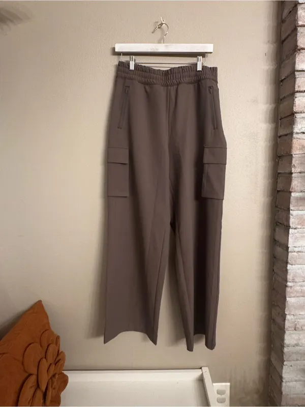 BEYOND YOGA City Chic Cargo‎ Pants - Image 2