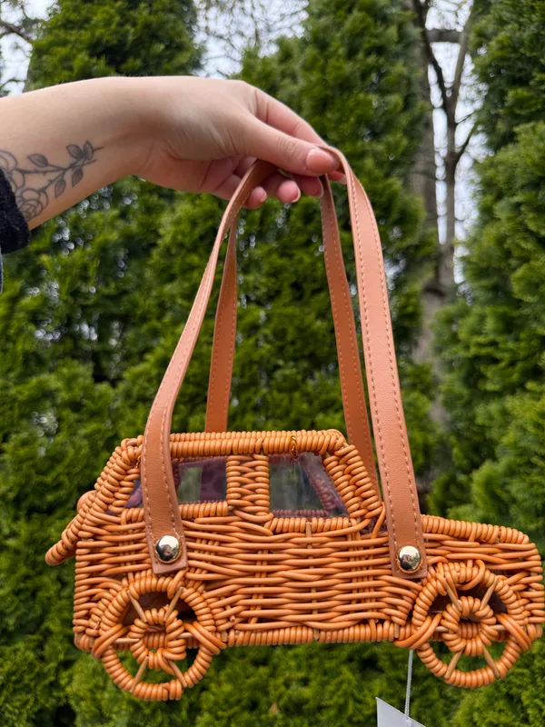 Tommy Bahama Woven Jeep Purse - Image 7