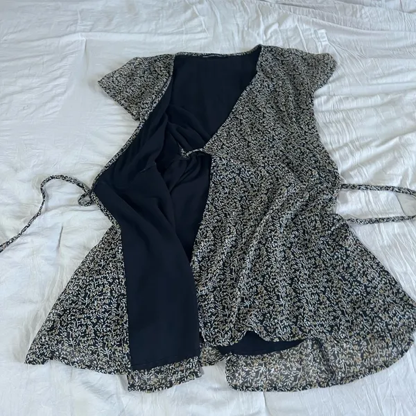Abercrombie & Fitch Floral Faux Wrap Mini Dress Flutter‎ Sleeve V-Neck Lined - Image 8
