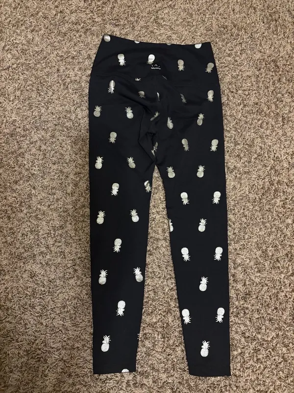 Beyond Yoga Leggings Size XS Xtra Small Black All Over Silver Pineapple Print - Image 3