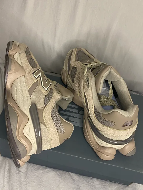 New Balance 9060 Sneakers Shoes Womens Size 10 - Mens 8.5 - Image 4