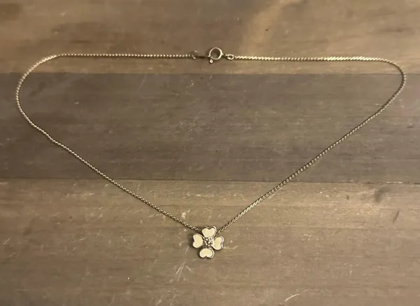 Vintage Flower Pendant Necklace Gold - Image 4