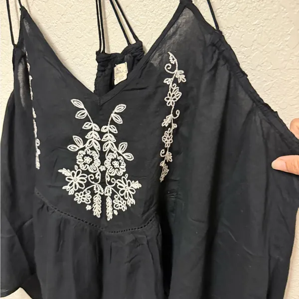 NWT O’NEILL Black Camisole with White Embroidery - Image 10