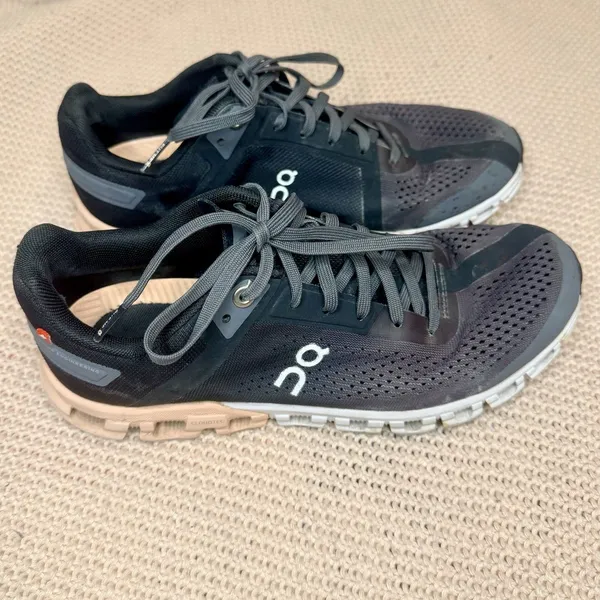 On Cloud Cloudflow Running Shoes in Rock/Rose Colorway Size 7.5 Gently Used! - Image 4