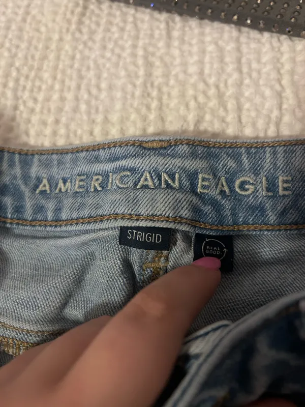 American Eagle Strigid Mom Jeans Light Wash - Image 4