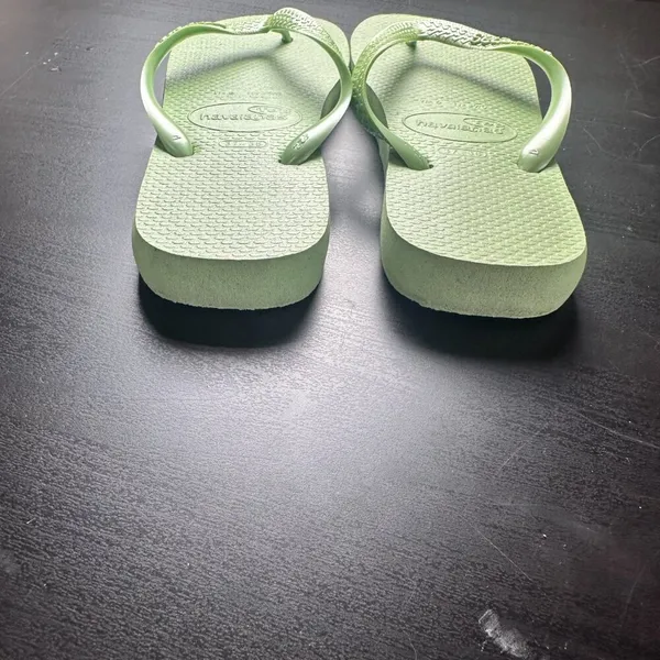 HAVAIANAS Lime Green Classic Flip Flops Size 6 - Image 6