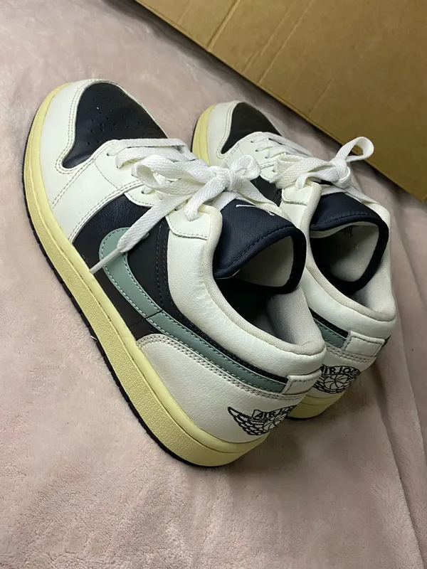 Nike Air Jordan 1 Low Women Shoes Size 9 - Image 4