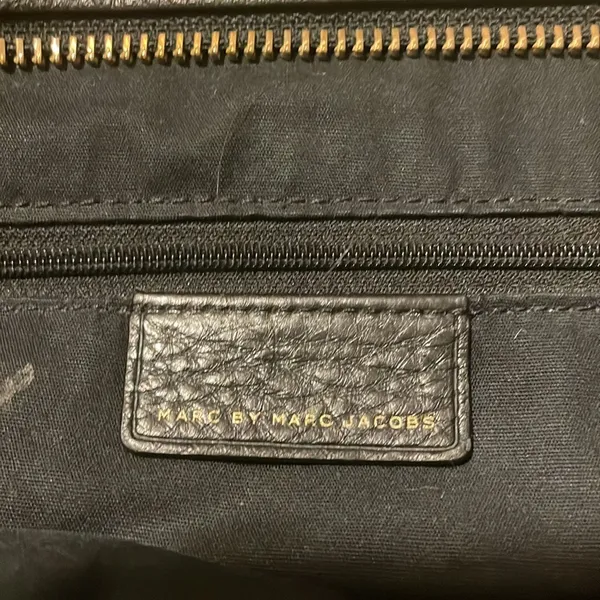 Marc by Marc Jacobs 100% LEATHER BAG Black with Gold Hardware - Image 5