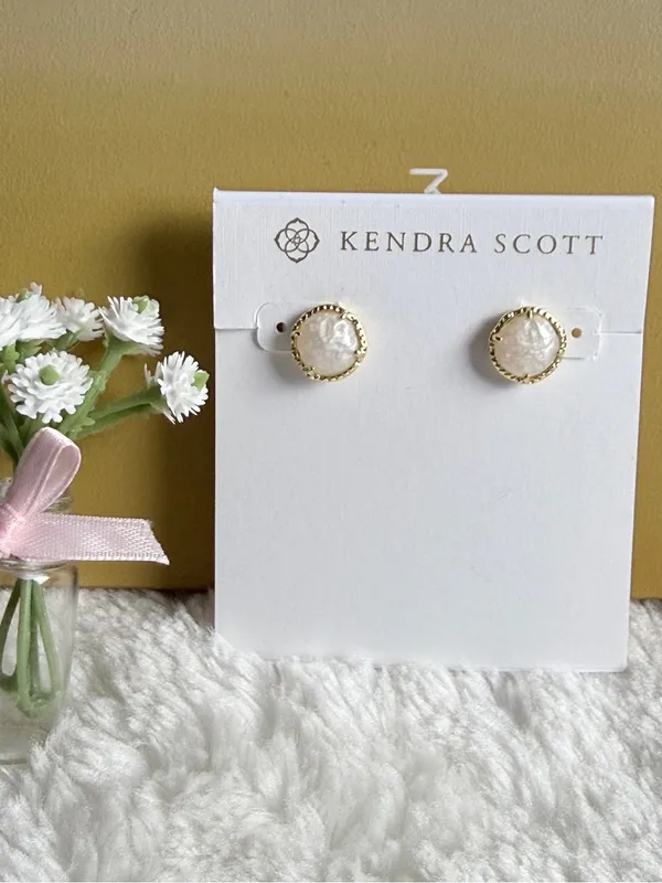 Kendra Scott Sand Dollar Gold Stud Earrings Natural - Image 2