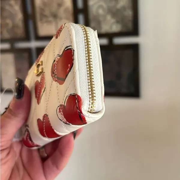 Authentic Coach 1941 Nappa leather Heart zip around 3 compartments wallet. - Image 7