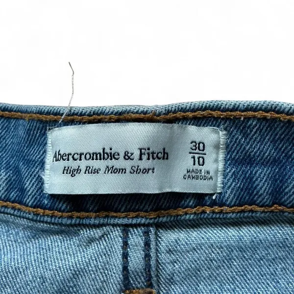 Abercrombie & Fitch Distressed Denim High Ride Mom Jean Shorts‎ size 30/10 - Image 3