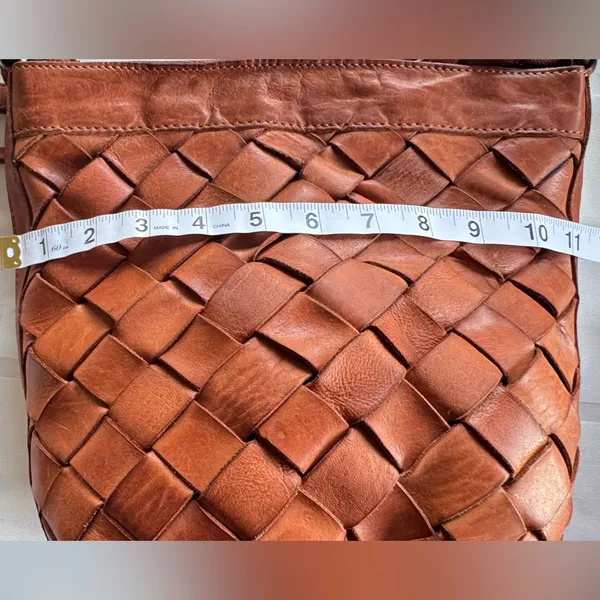 Vilenca Hollan Woven Leather Crossbody Bag - Image 3